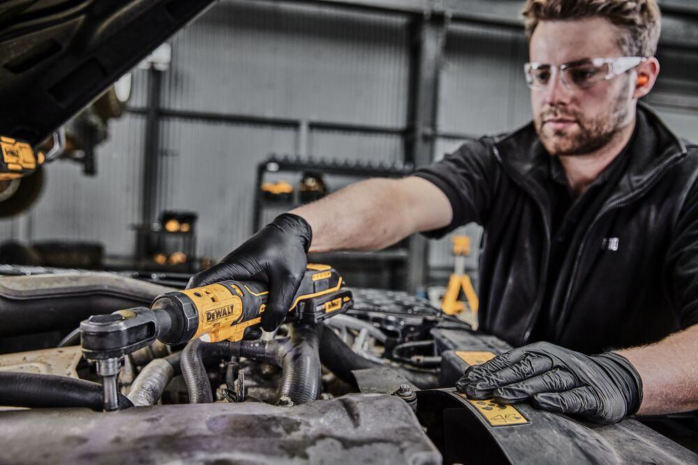 DeWALT Aku račňa s otv. hlavou 18V (1/2") DCF512D1G