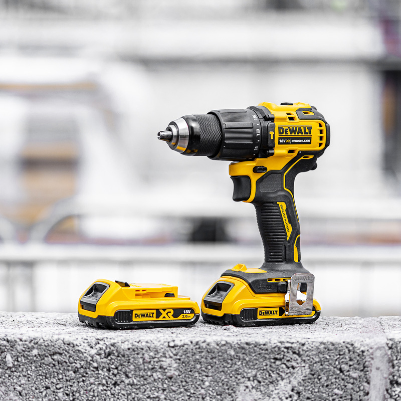 DeWALT Aku skrutkovač príklepový 18V DCD709D2T