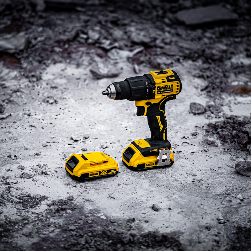 DeWALT Aku skrutkovač príklepový 18V DCD709D2T