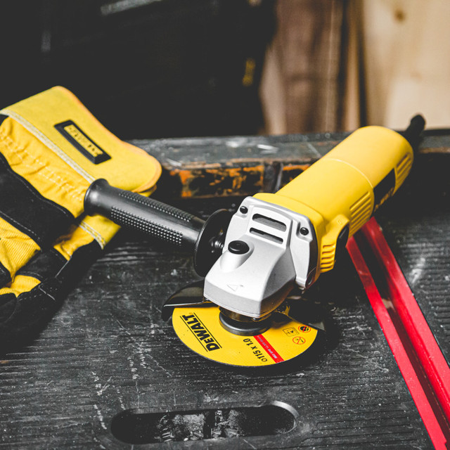 DeWALT Uhlová brúska 115 mm DWE4016