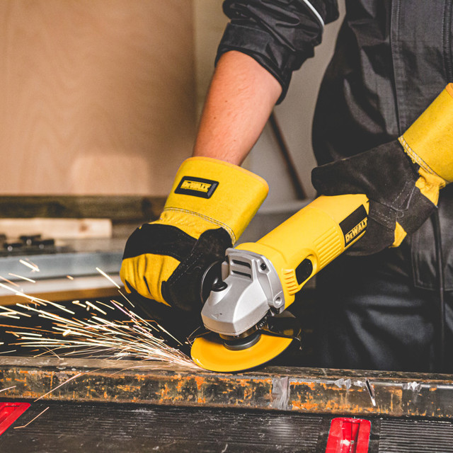 DeWALT Uhlová brúska 115 mm DWE4016