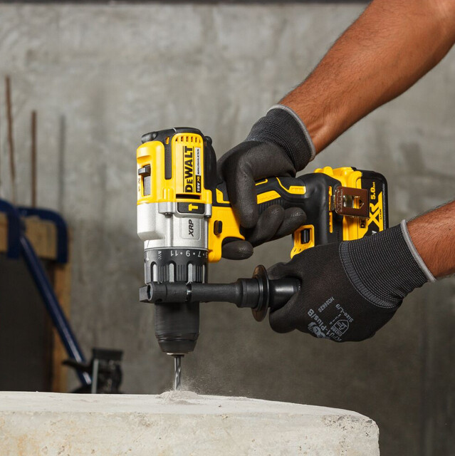 DeWALT Aku skrutkovač príklepový 18V DCD996P2