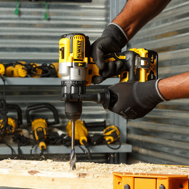 DeWALT Aku skrutkovač príklepový 18V DCD996P2