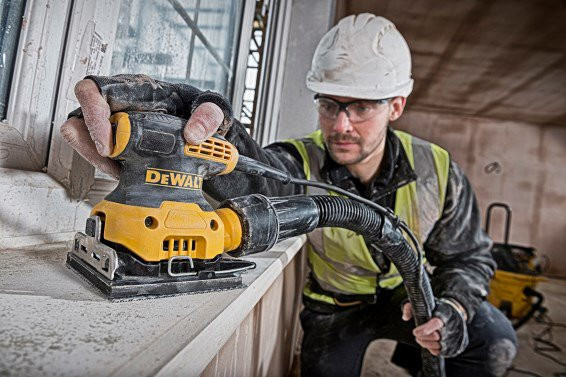 DeWALT Vibračná brúska DWE6411
