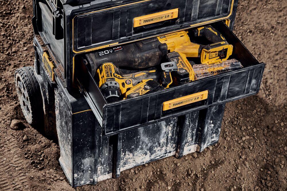 DeWALT Kufor TOUGH SYSTEM s dvoma zásuvkami DWST83529-1