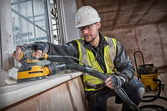 DeWALT Excentrická brúska DWE6423