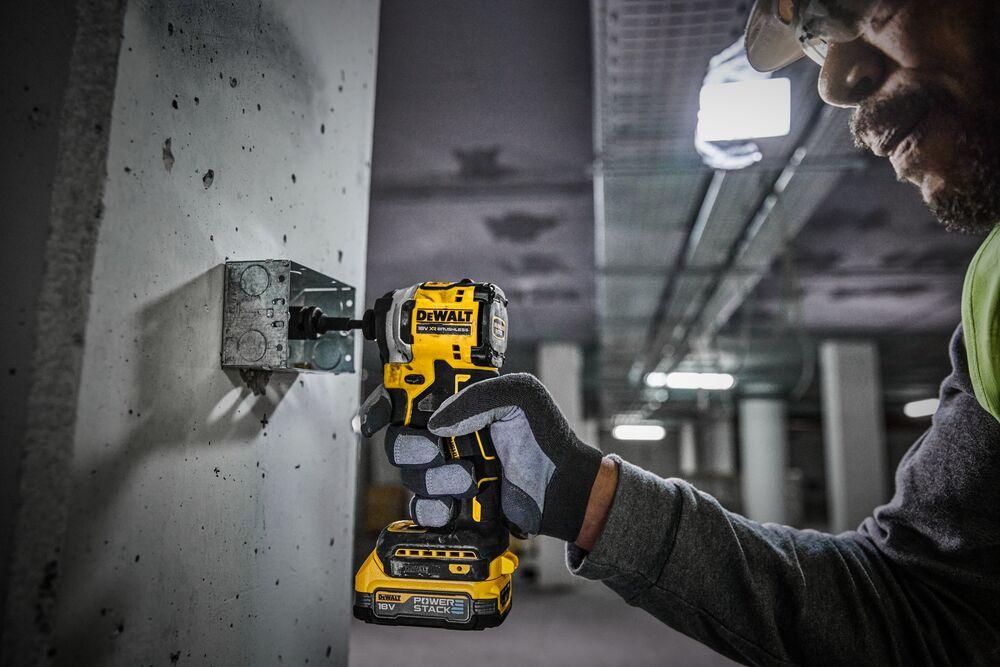 DeWALT Aku rázový uťahovač 18V POWERSTACK (1/4") DCF850E1T