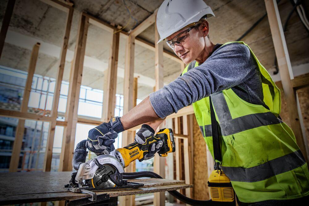 DeWALT Aku kotúčová píla 18V POWERSTACK DCS571E1T