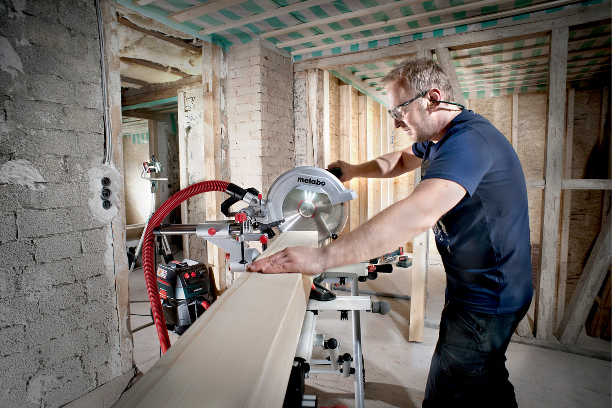Metabo Pokosová píla KGS 305 M SET