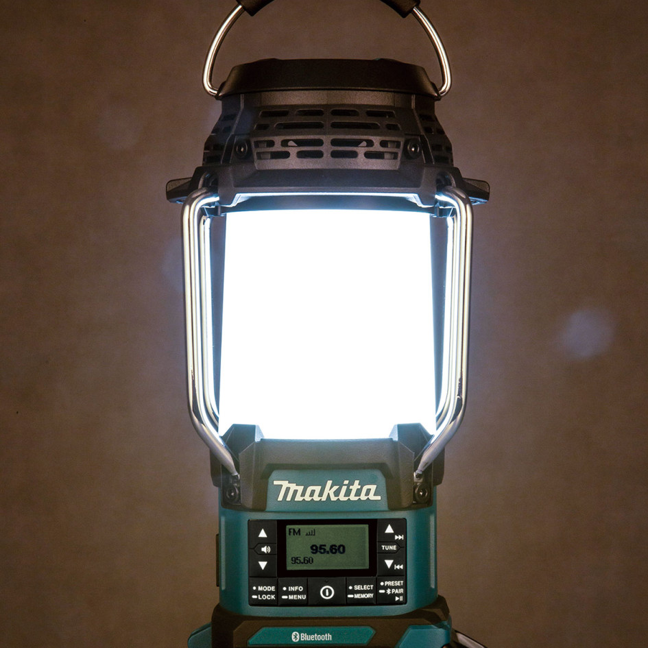 Makita Aku svetlo s rádiom 40V MR009G