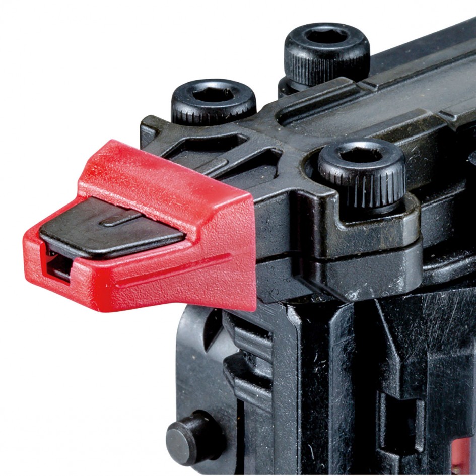 Makita Aku klincovačka 40V FN001GZ