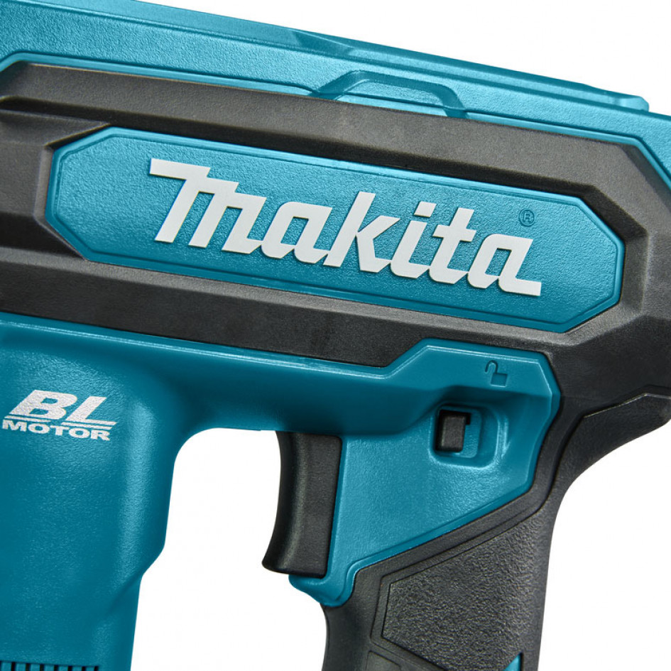 Makita Aku klincovačka 40V PT001GD101